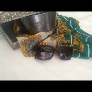 Alexander McQueen wayfarer style sunglasses