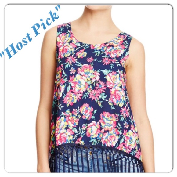 ✨HP✨7/27/15✨ Floral Top with Fringe✨