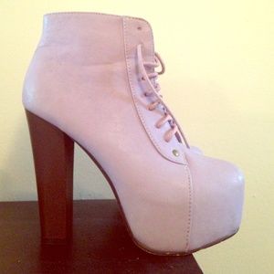 Lilac Litas. Not Jeffrey Campbell.