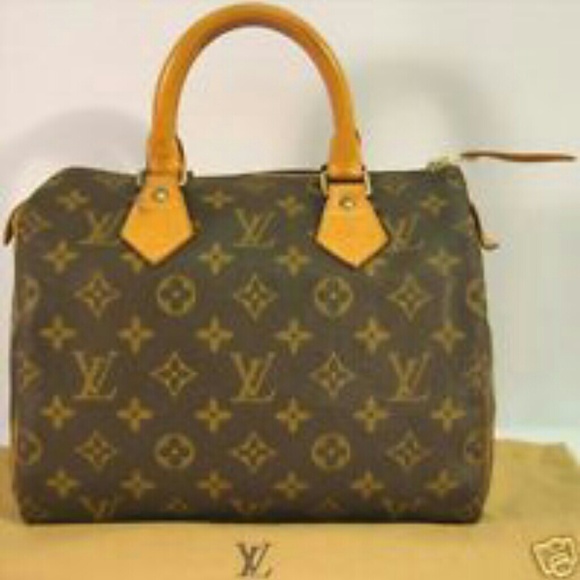 Authentic Louis Vuitton Purse. Make me offers :)