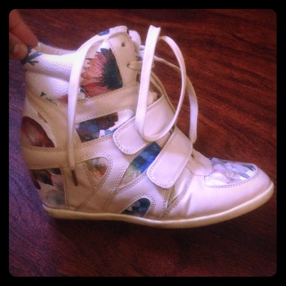 🌺Floral Print Wedge🌺