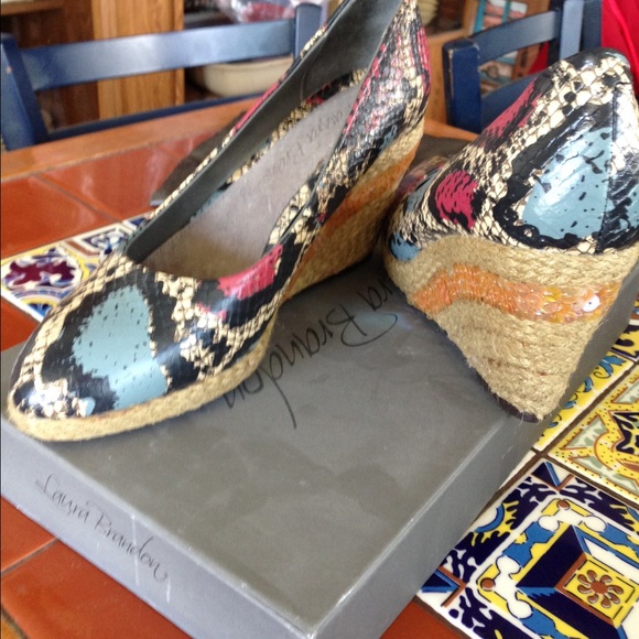 30%OFF‼️Shoes 🎉 3" Wedge -  Laura Brandon - Picture 2 of 4