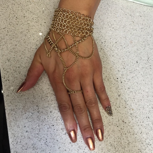 Ring blacelet