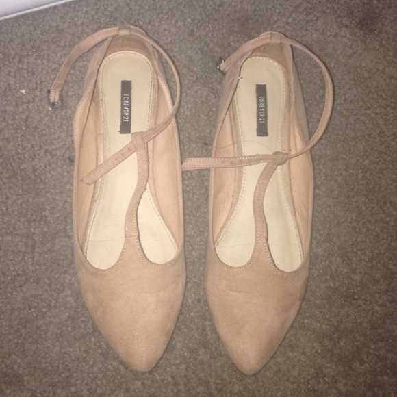Blush pointy-toe flats