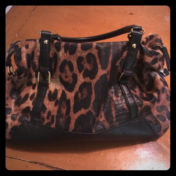 Handbags - ⭐️BUNDLE FOR CARLADAVIS321⭐️Cheetah Print Purse