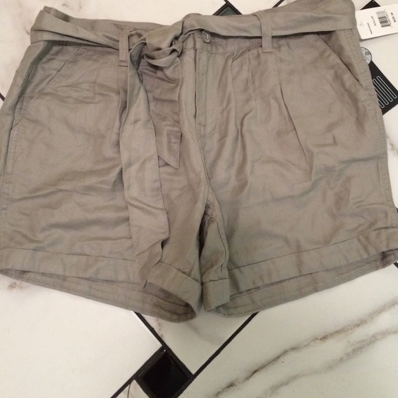 William Rast linen pleated khaki shorts 30 31 NWT