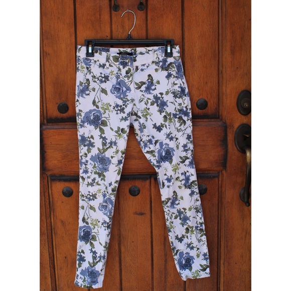 ⭐️️BOGO FREE⭐️Forever 21 Floral Capris