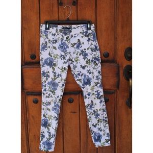 ⭐️️BOGO FREE⭐️Forever 21 Floral Capris