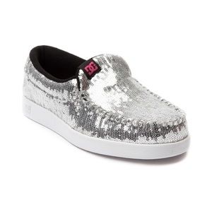Women's DC Villian Le in Metallic Silver. Size 9.