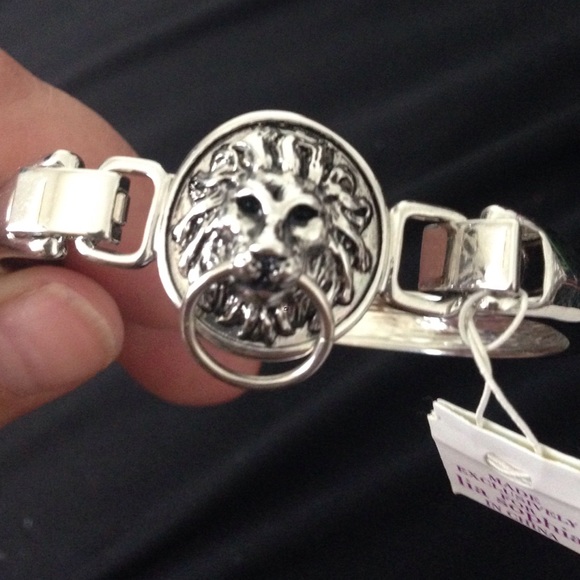 Lion charm bracelet.