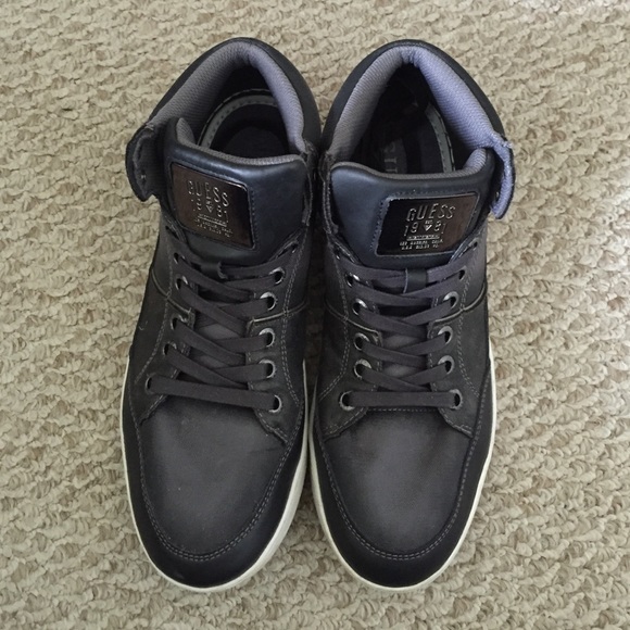 ✨Limited edition Guess sneakers✨ - Picture 3 of 4