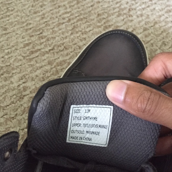 ✨Limited edition Guess sneakers✨ - Picture 4 of 4