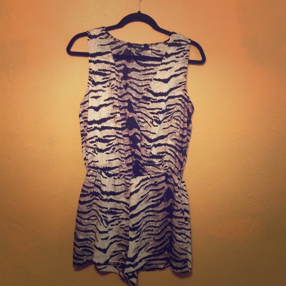 Forever 21 tiger print jumper