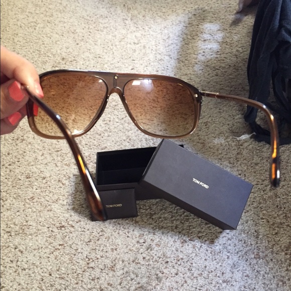 Tom Ford😎 **SOLD** - Picture 3 of 4