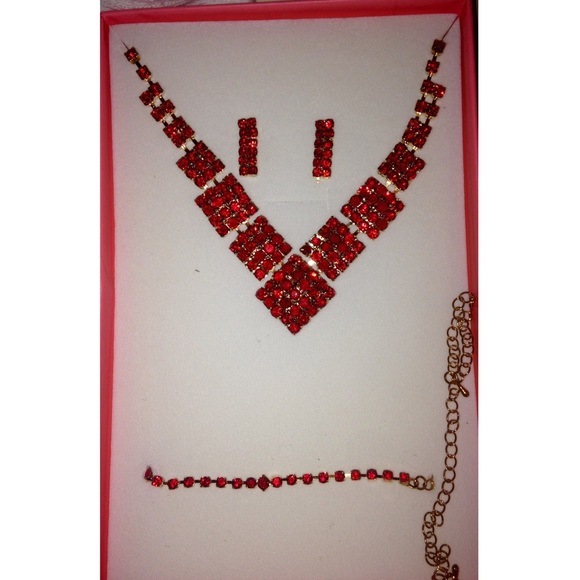 😍 Red gorgeous Statement Necklace set✨