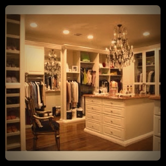 COME SEE ALL THE NEW INVENTORY IN MY CLOSET!! - Picture 1 of 1