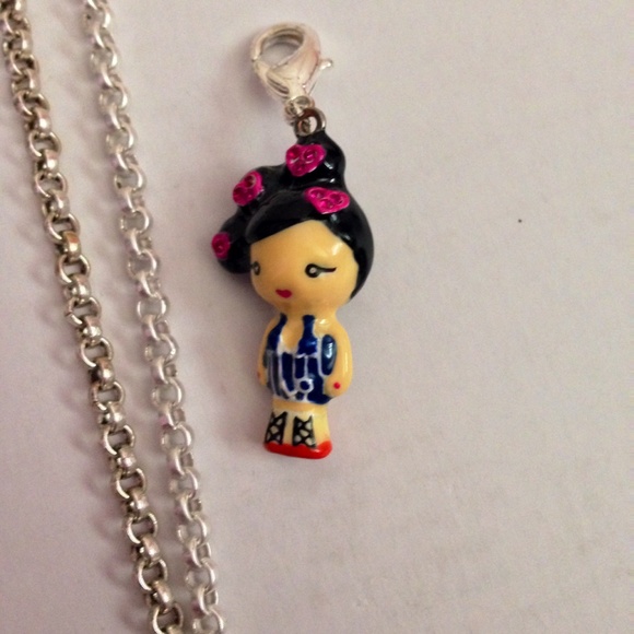 Harajuku Necklace w/ detachable Charm - Picture 2 of 4