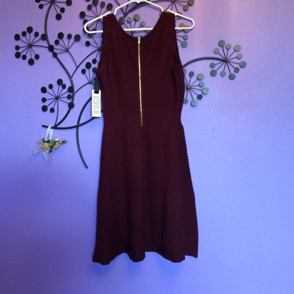 Knitted burgundy dress - Picture 2 of 3