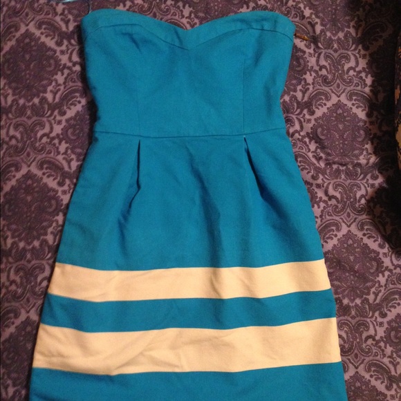 Zara sweetheart neckline