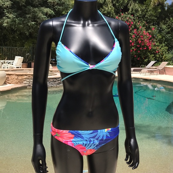 Reversible Tropical Print Bikini Set - Picture 3 of 8