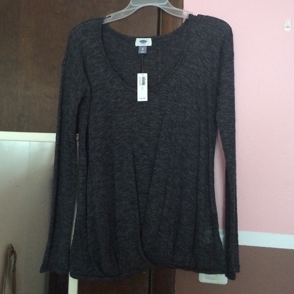 Thin gray long sleeve sweater