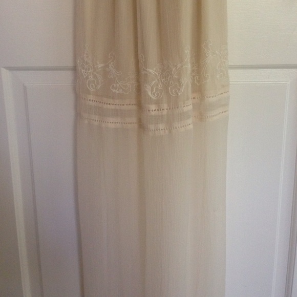 Embroidered Maxi Dress - Picture 3 of 4