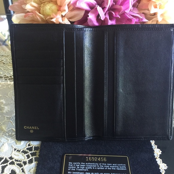 SOLD** Chanel Lambskin Diamond Stitched wallet - Picture 2 of 4