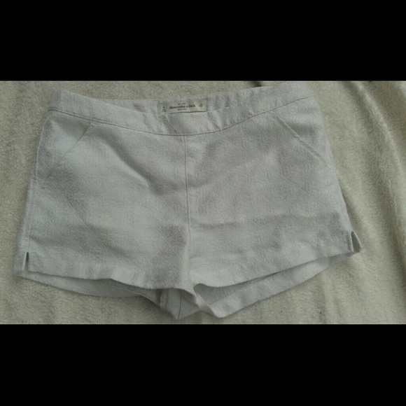 Abercrombie & Fitch white shorts