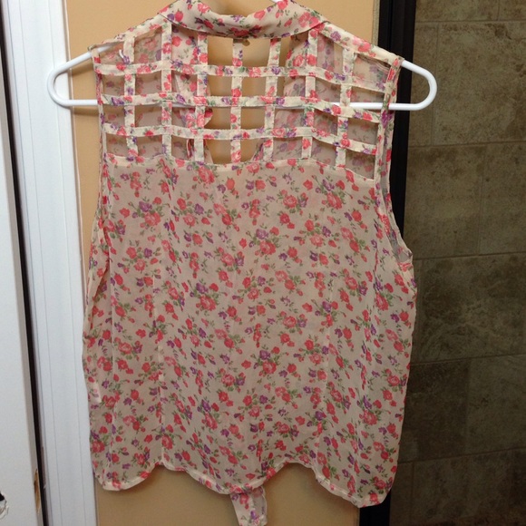 Top - Picture 2 of 3