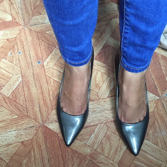 Guess pointy pumps