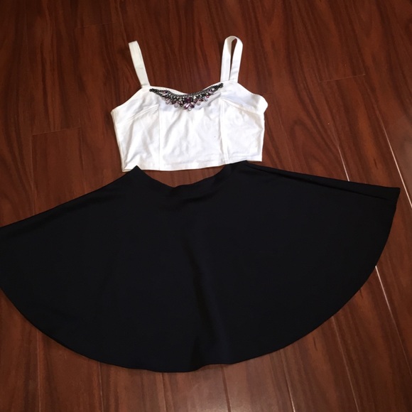 Black circle skirt for sale!!✨✨✨