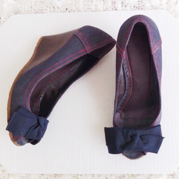 Denim peep-toe Gap wedges {great for Halloween} - Picture 1 of 2