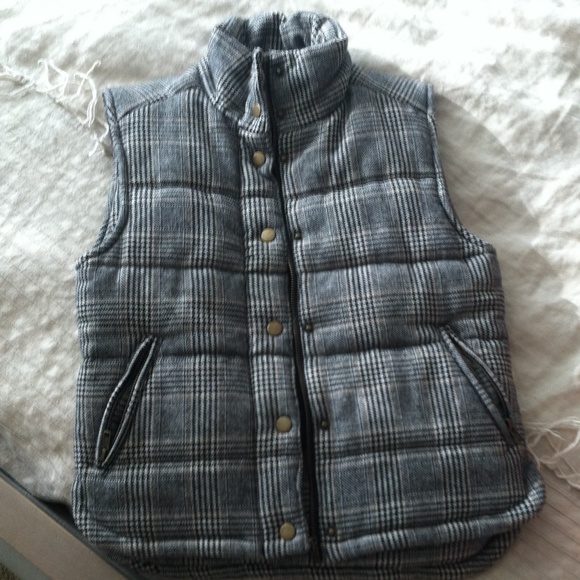 Wool puffy houndstooth vest