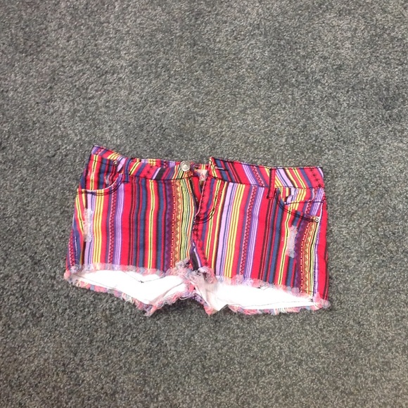 Patterned denim shorts