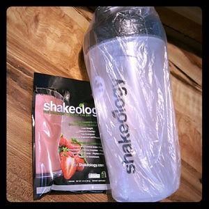 (Traded )Brand new shakeology shaker and sample