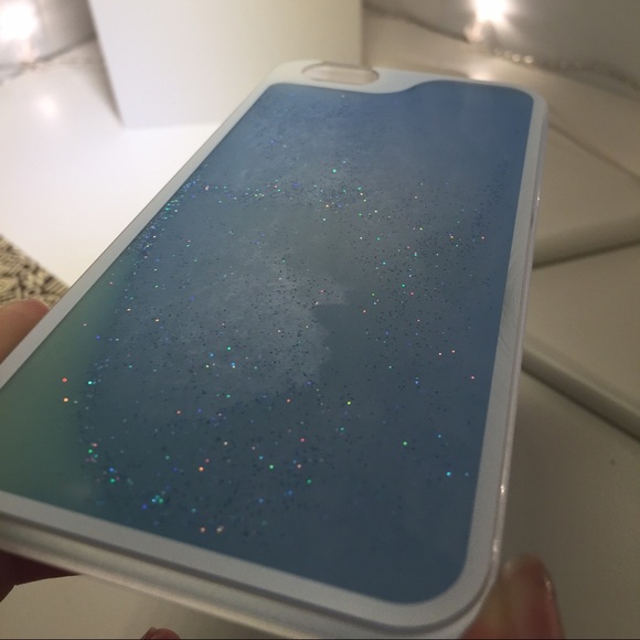 Glow in the dark free falling glitter case! - Picture 3 of 4