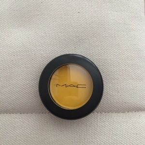 Mac chrome yellow eyeshadow used once