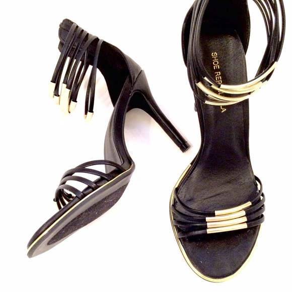 •[SOLD]• Gold and Black Ankle Straps Heels - Picture 4 of 4