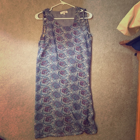 Sleeveless patterned shift dress