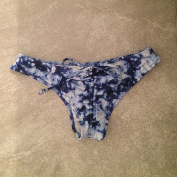 Adjustable bikini bottoms