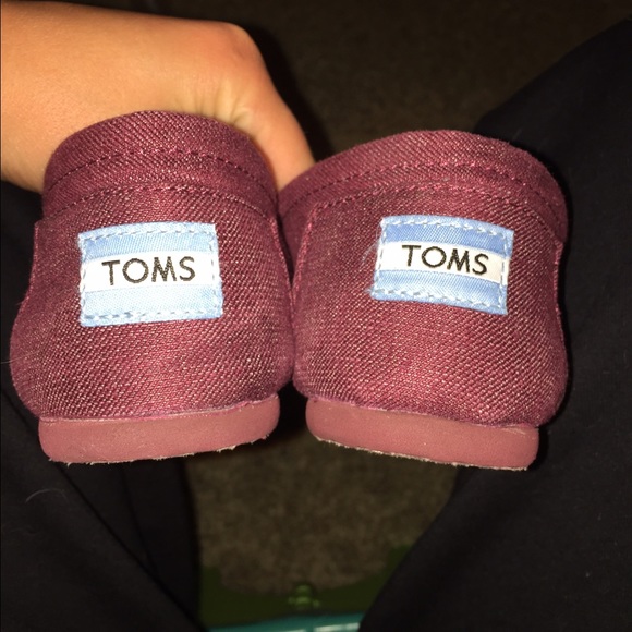 TOMS! Authentic // Burgundy//Maroon