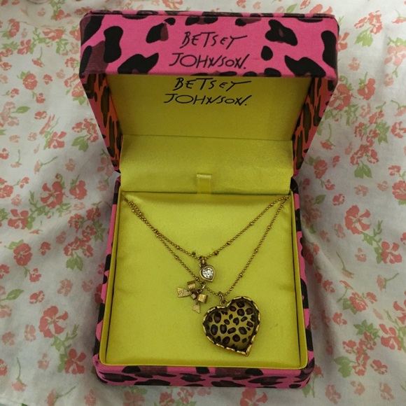 Betsey Johnson cheetah heart necklace!