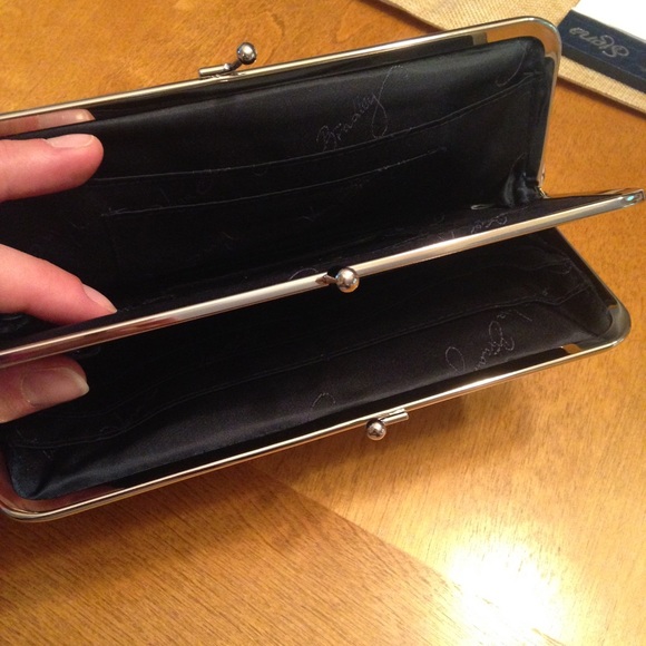 {Vera Bradley} Clutch Wallet - Picture 2 of 4