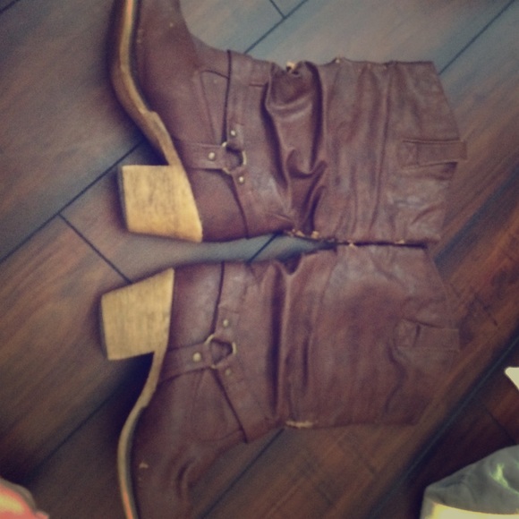 Cowboy - esque boots