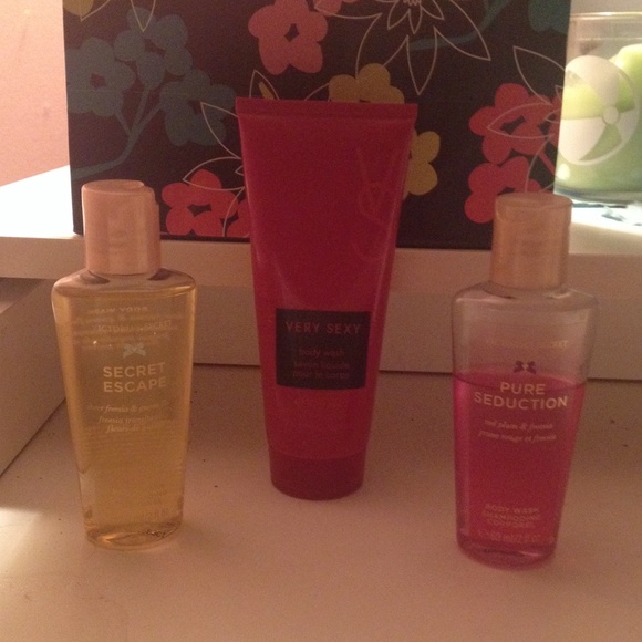 Victoria Secret body wash bundle