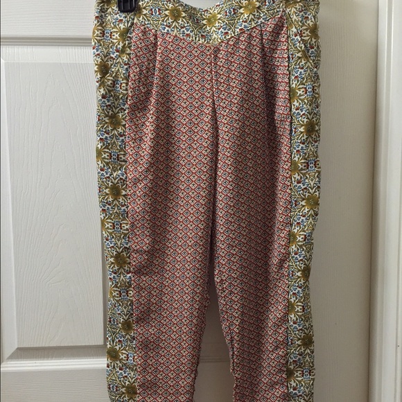 Free People Pants - RESERVED! ⭐️⭐️Free People patterned pants