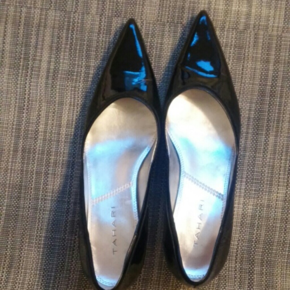 Tahari patent  leather Nell pump