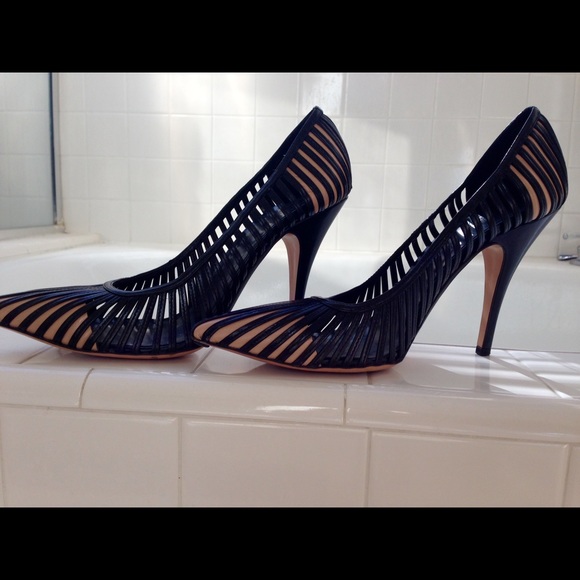 SALE!!!! Worn twice gorgeous Auth Gucci heels