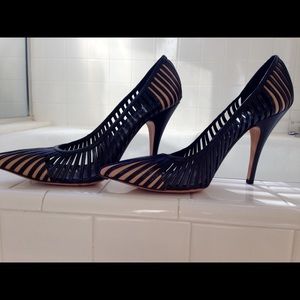 SALE!!!! Worn twice gorgeous Auth Gucci heels