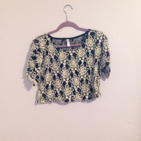 Lace and floral white and black crop top small